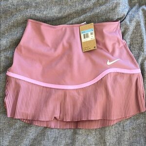 Women`s Court Dri-FIT Advantage Pleated Tennis Skort Plum Dust M BNWT